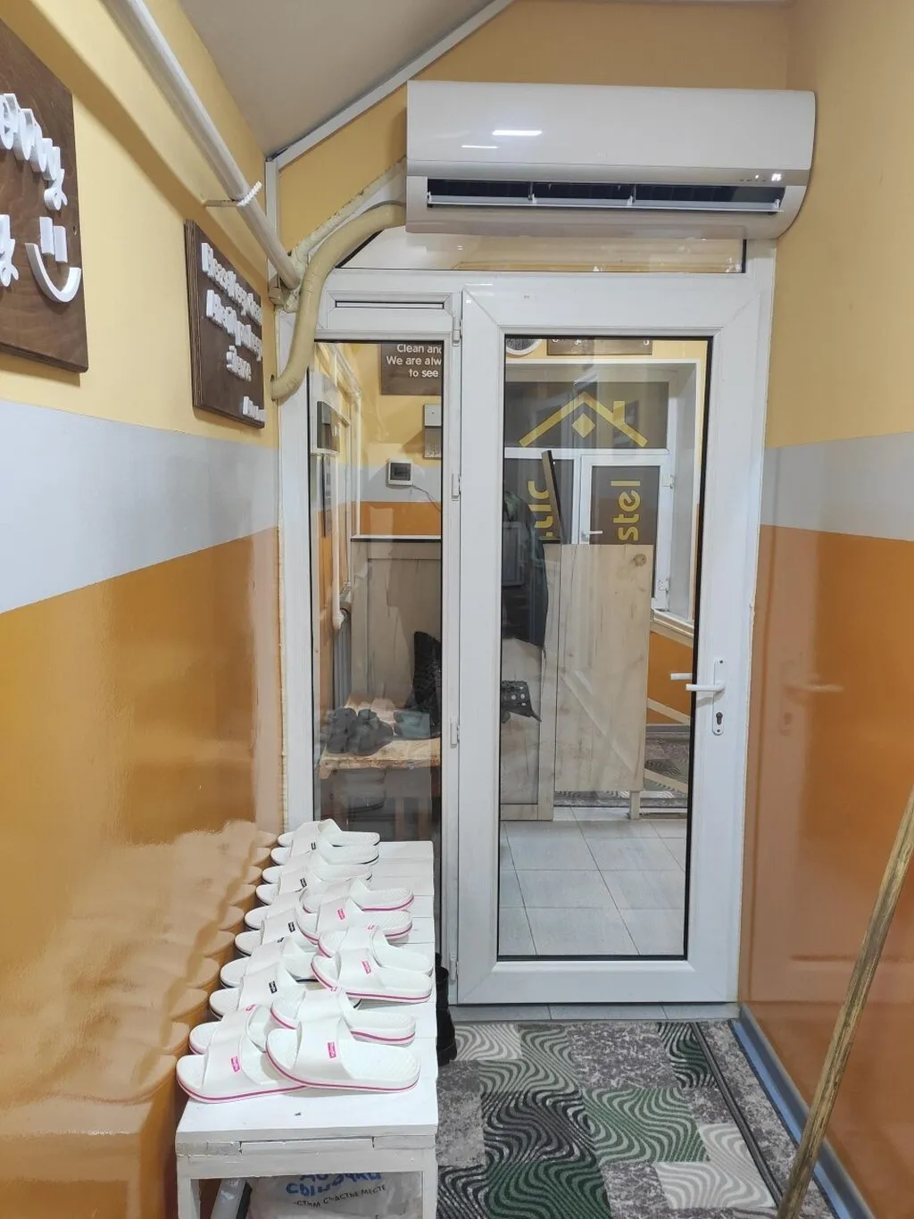 Хостел, Национальный драматический театр — фото 2