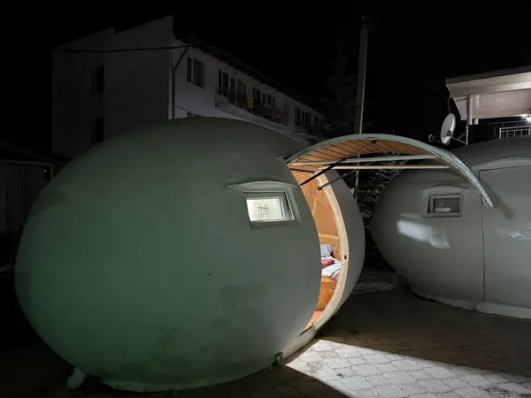 Гостиница, Бостери